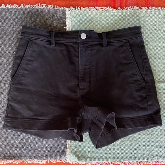 Everlane black high waisted shorts. Size 8. - Picture 1 of 3